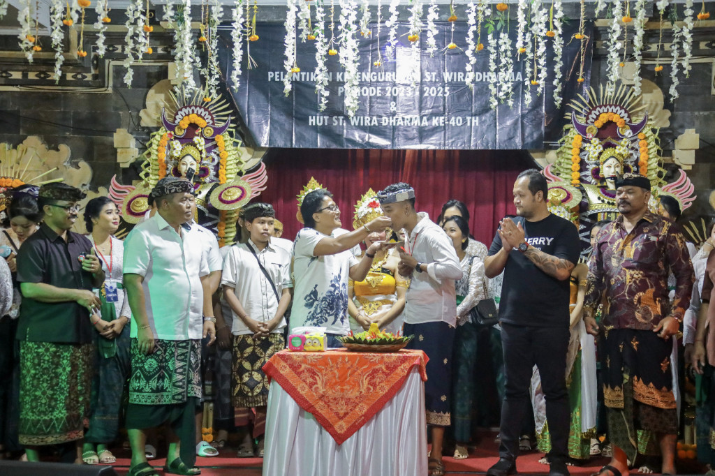 Bupati Badung Giri Prasta Hadiri HUT Ke-40 ST Wira Dharma Banjar Tauman Sembung